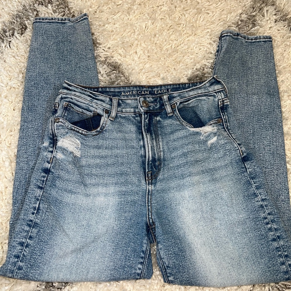 American eagle blue washed mom jean